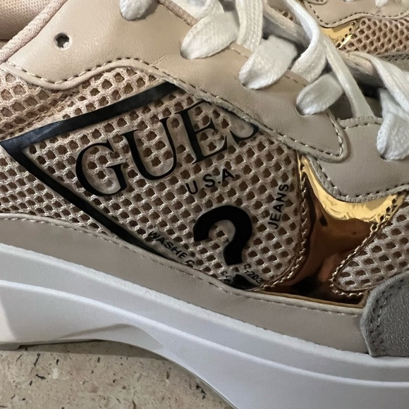 GUESS Women's Invited Sneaker Size 9.5 - Picture 7 of 9